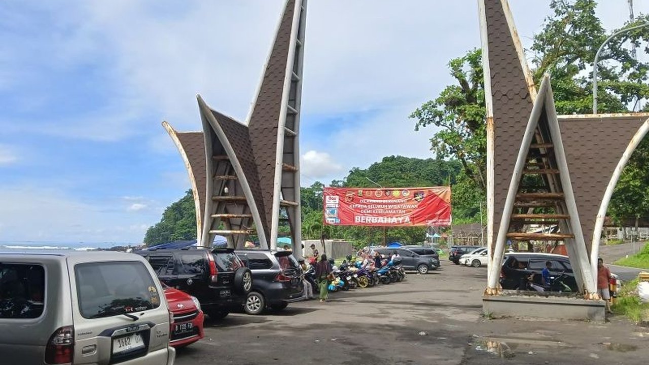 Libur Isra Mikraj dan Imlek 2025 membuat Pantai Selatan Sukabumi dipadati wisatawan dari berbagai daerah, meskipun imbauan keselamatan tetap diutamakan.