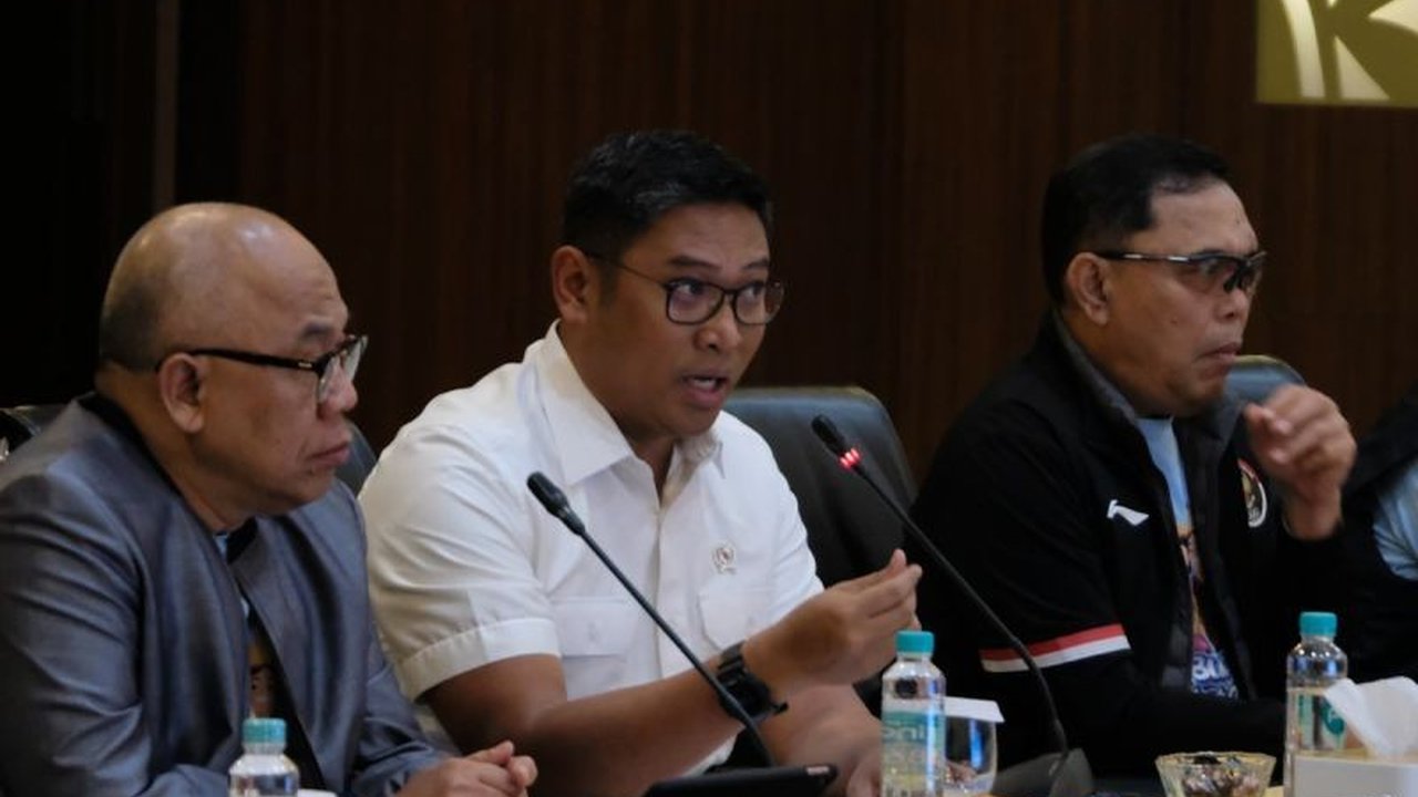 Wakil Menteri Pertanian (Wamentan) menekankan pentingnya penyerapan maksimal beras petani oleh Bulog untuk mencapai swasembada pangan pada 2027, didukung anggaran Rp3 triliun dan program peningkatan produktivitas.