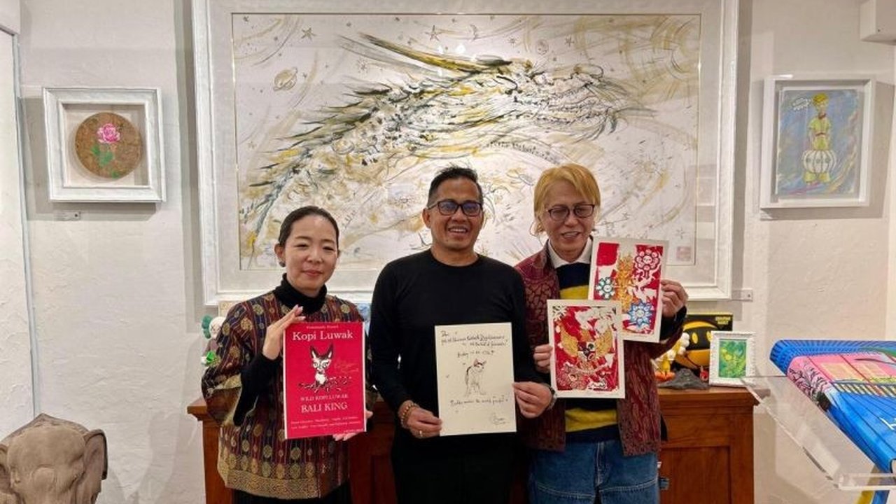 Seniman Jepang, Bunta Inoue, melukis kucing peliharaan Prabowo Subianto, Bobby, untuk dipamerkan bersama ornamen budaya Indonesia di World Expo Osaka-Kansai 2025, sebagai simbol pertukaran budaya dan perdamaian.