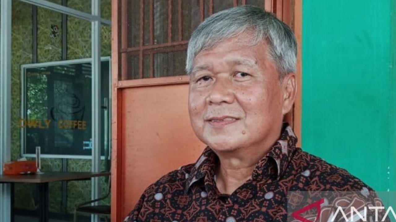 Tokoh masyarakat Tionghoa Belitung, Ayie Gardiansyah, meyakini Tahun Baru Imlek 2576 atau Tahun Ular Kayu akan membawa keberuntungan bagi Indonesia, ditandai dengan perayaan dan optimisme dalam berbisnis.