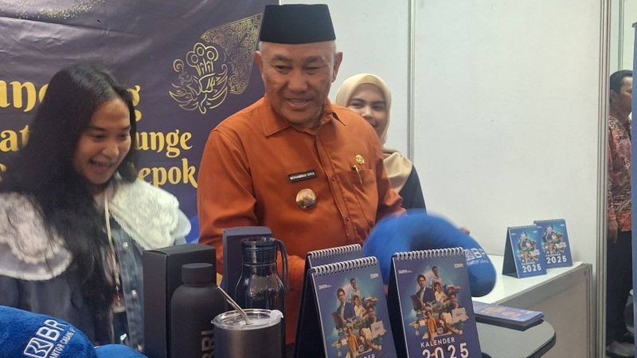 Pemkot Depok, melalui Wali Kota Mohammad Idris, menunjukkan komitmennya terhadap pengembangan ekonomi kreatif dengan menyediakan Depok MiCC, sebuah pusat kreativitas yang dilengkapi berbagai fasilitas untuk para pelaku ekonomi kreatif.