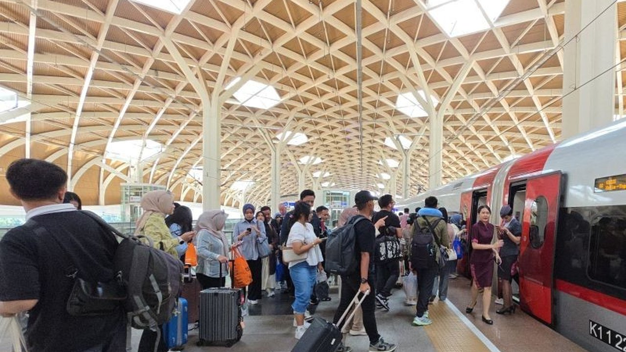 PT Kereta Cepat Indonesia China (KCIC) berhasil mengangkut 66 ribu penumpang selama libur panjang Isra Miraj dan Imlek (24-26 Januari 2025), dengan peningkatan signifikan hingga 29 persen dibandingkan hari biasa.