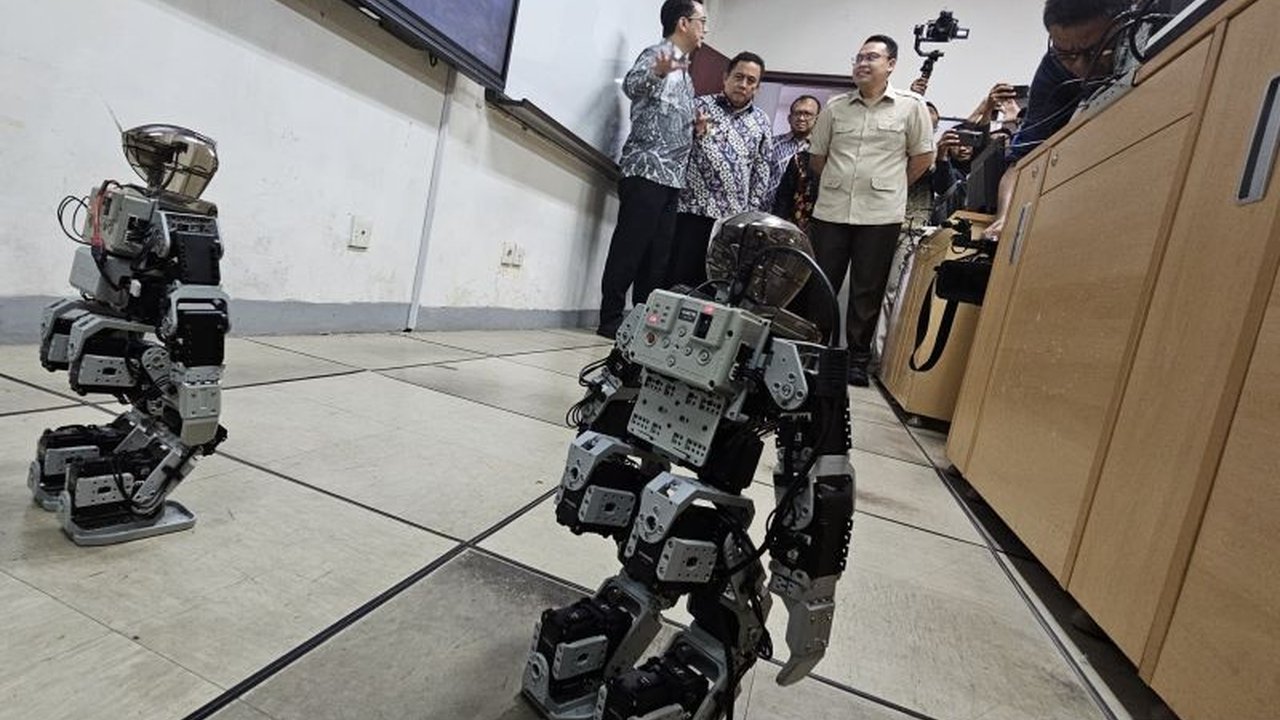 Kementerian Kominfo berhasil mencetak 10.000 talenta digital dalam 100 hari kerja, guna memenuhi kebutuhan industri dan percepatan transformasi digital nasional.