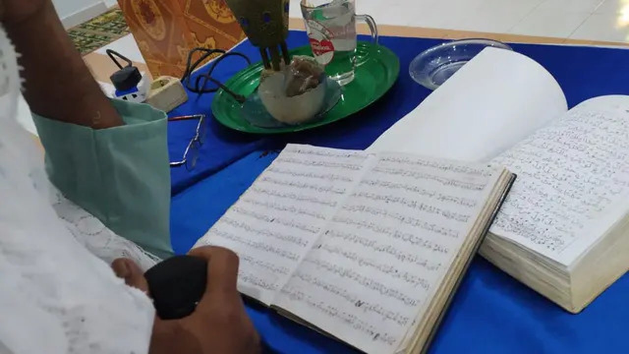 Selain menjadi penanda bahwa sebentar lagi Ramadan tiba, tradisi Me'eraji juga jadi cara masyarakat Gorontalo untuk menolak bala, seperti virus corona misalnya. (Liputan6.com/ Arfandi Ibrahim