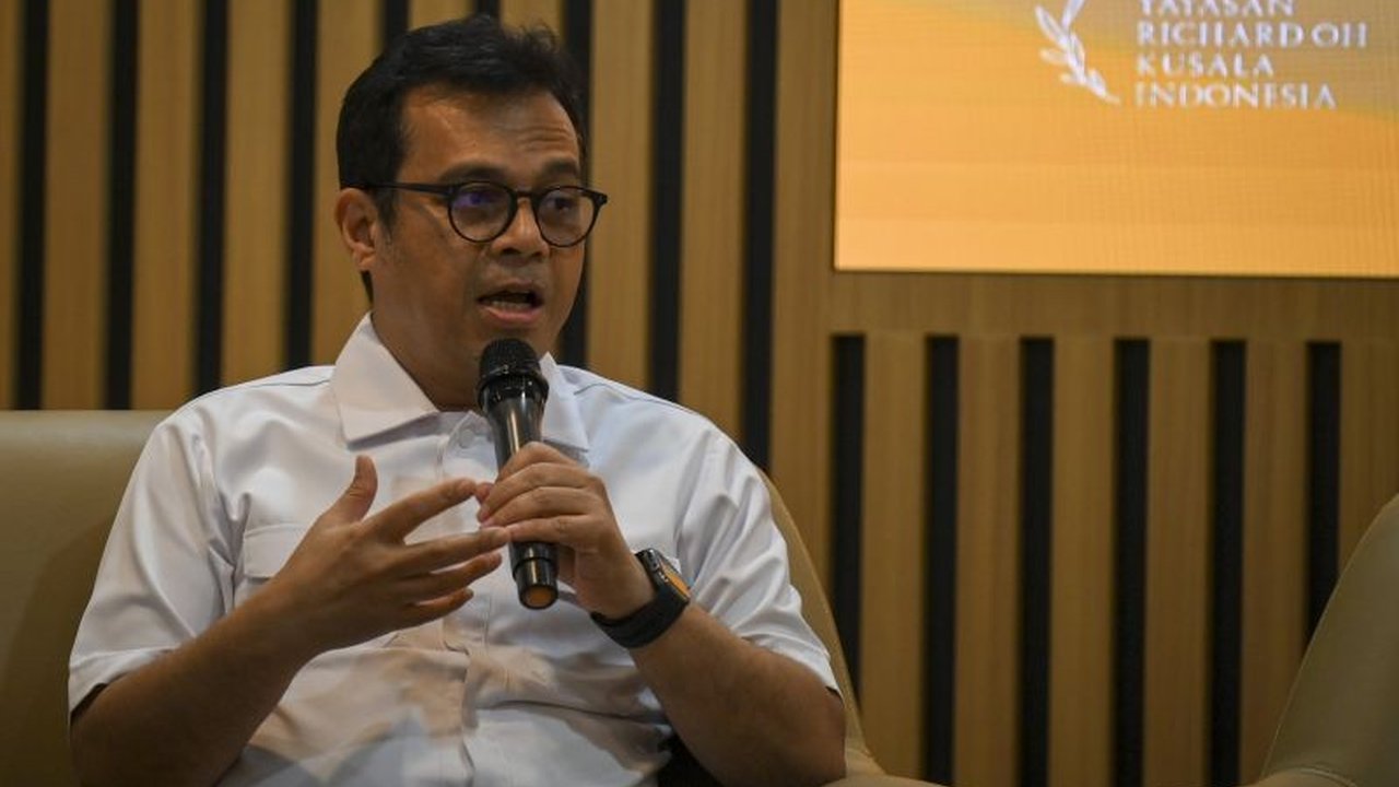 Wakil Menteri Komunikasi dan Informatika mendorong lulusan magister untuk menjadi inovator dan menjawab tantangan serta peluang di era digital yang diproyeksikan menciptakan jutaan lapangan kerja baru.