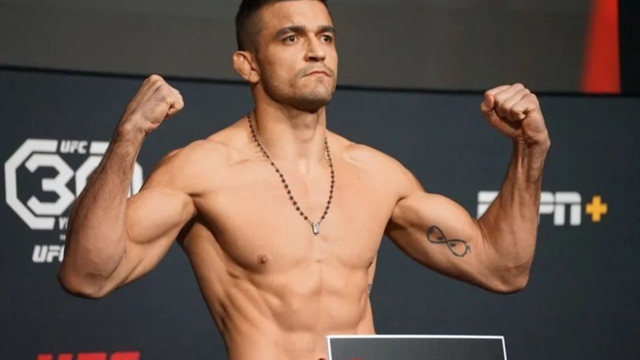 Petarung UFC kelas menengah, Andre Muniz, membatalkan pertarungan melawan Ikram Aliskerov di Arab Saudi karena masalah paspor; UFC memilih menjadwal ulang pertarungan daripada mencari pengganti.