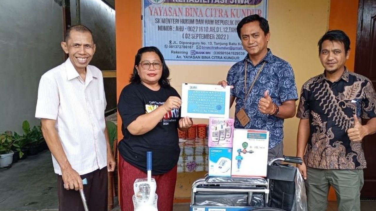 PT Timah Tbk menyerahkan bantuan alat kesehatan kepada Yayasan Bina Citra Kundur di Kepulauan Riau untuk meningkatkan kesehatan para lansia di panti jompo tersebut, yang sebelumnya kekurangan fasilitas medis.