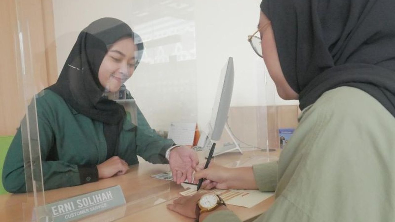 Otoritas Jasa Keuangan (OJK) mendorong percepatan konsolidasi Bank Perkreditan Rakyat (BPR) dan Bank Perkreditan Rakyat Syariah (BPRS) untuk mencapai target modal inti minimum (MIM) yang telah ditetapkan,  dengan tenggat waktu hingga akhir 2024 dan 2025.