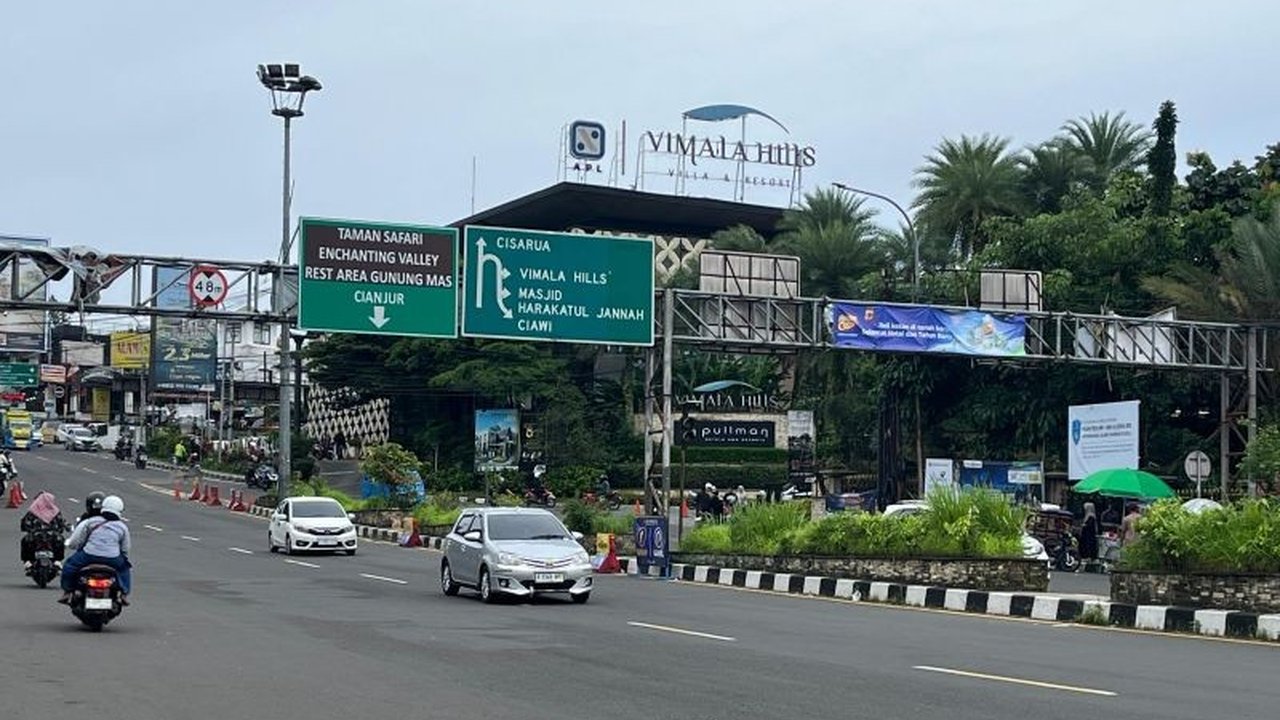 Puncak, Bogor dipadati 103.485 kendaraan pada Minggu, 26 Januari 2025, selama libur Isra Miraj dan Imlek, memuncak dibanding hari sebelumnya, lalu menurun signifikan di Senin pagi.