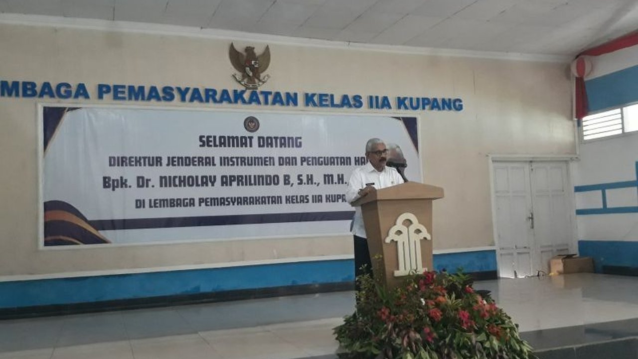Dirjen Instrumen dan Penguatan HAM, Nicholay Aprilindo, menekankan pentingnya penegakan hak warga binaan pemasyarakatan (WBP) di Lapas II A Kupang, NTT, serta upaya pembuatan regulasi dan buku panduan untuk memastikannya.