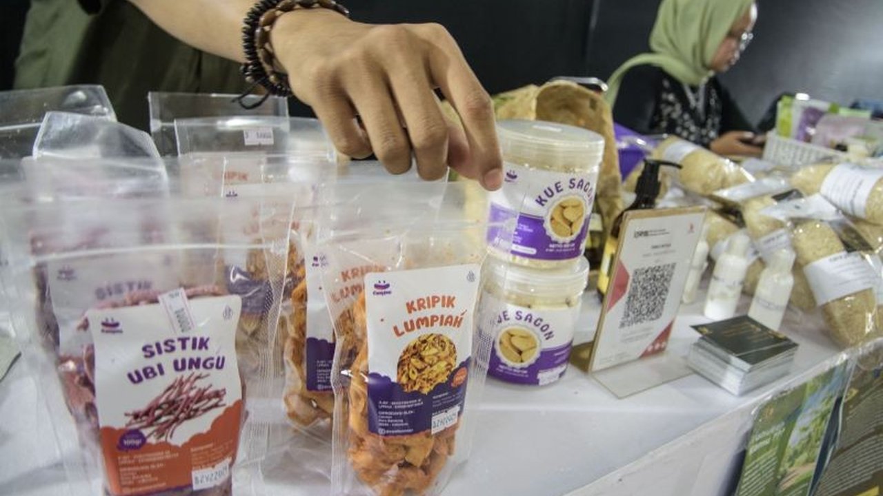 Badan Penyelenggara Jaminan Produk Halal (BPJPH) mengungkapkan sertifikasi halal mendorong produktivitas UMKM, menciptakan lapangan kerja baru, dan membuka peluang ekspor, ditargetkan 3 juta sertifikasi halal baru di 2025.