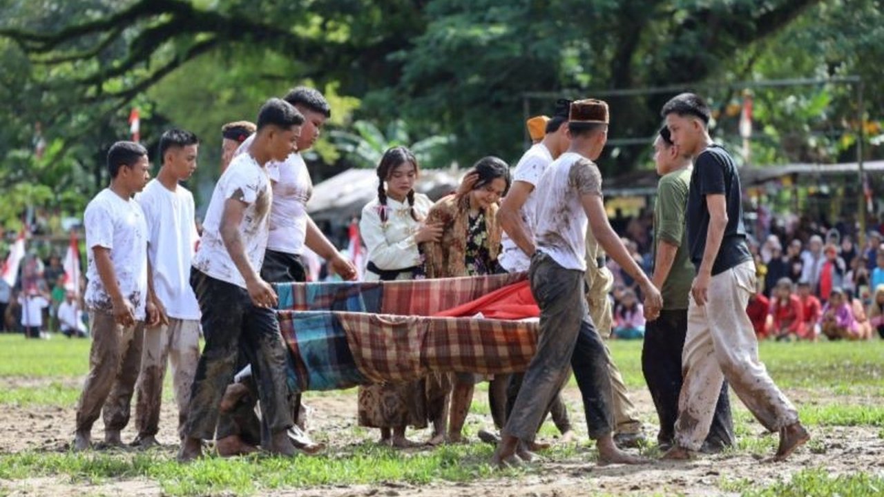 Bupati Kukar, Edi Damansyah, menekankan pentingnya Peringatan Peristiwa Merah Putih Sangasanga sebagai momentum untuk memupuk jiwa patriotisme dan nasionalisme generasi muda, khususnya dalam konteks pembangunan IKN Nusantara.