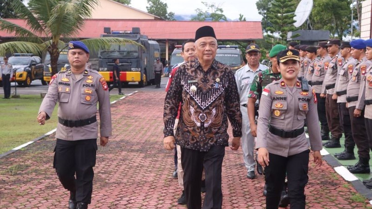 Polres Bengkayang, Kalimantan Barat, menjamin keamanan perayaan Imlek dan Cap Go Meh 2025 dengan mengerahkan personel dan mendirikan pos pelayanan, serta menekankan pentingnya kerukunan antarumat beragama.