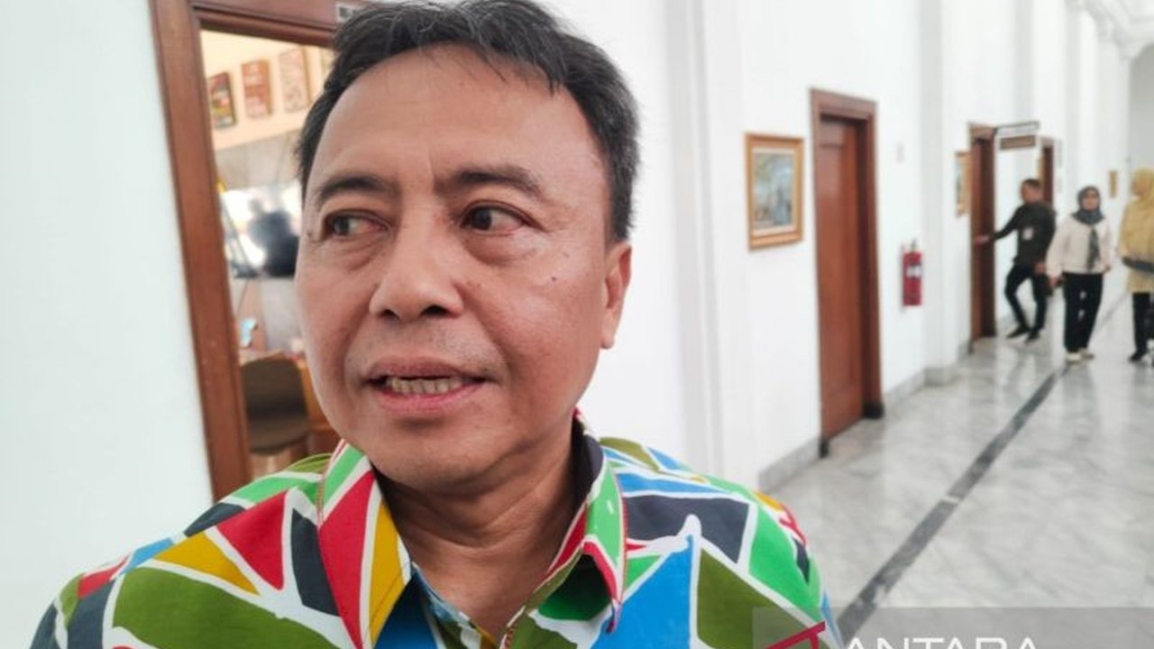 Pemerintah Provinsi Jawa Barat menegur PT Tunas Ruang Pelabuhan Nusantara (TRPN) karena membangun pagar laut ilegal di Bekasi, yang telah disegel Kementerian Kelautan dan Perikanan.