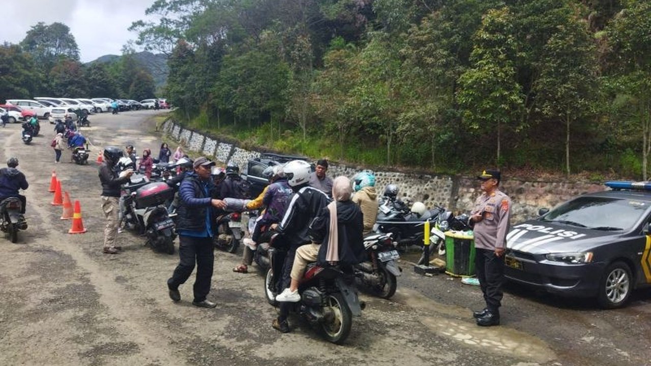 Polres Garut meningkatkan patroli di objek wisata selama libur panjang Isra Miraj dan Imlek 2025 untuk mencegah gangguan keamanan dan ketertiban, dengan fokus pada lokasi wisata ramai seperti Gunung Papandayan dan Darajat.