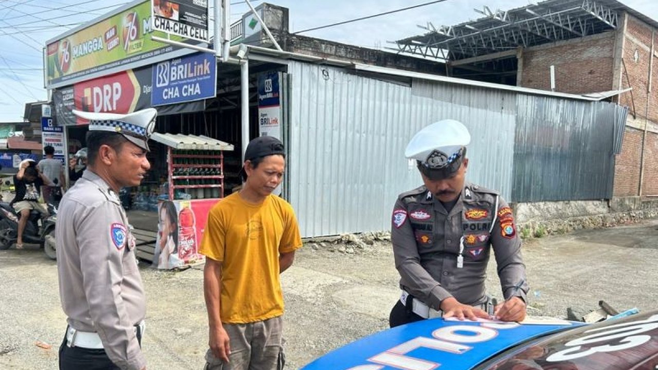 Polres Mamuju Tengah gencar menertibkan truk kelebihan muatan di sejumlah titik rawan untuk meningkatkan keselamatan dan ketertiban lalu lintas, memberikan teguran dan tilang bagi pelanggar.