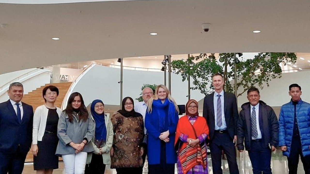 Kemenkumham RI menekankan pentingnya perlindungan paten untuk mendorong riset obat baru, ditandai dengan kunjungan ke perusahaan farmasi global dan kolaborasi internasional untuk inovasi di bidang farmasi dan energi terbarukan.