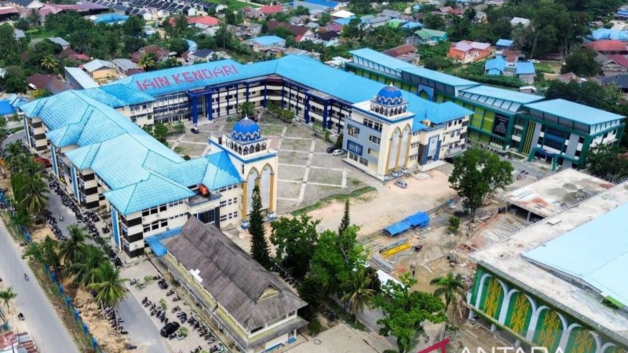 Institut Agama Islam Negeri (IAIN) Kendari membuka 2000 kuota mahasiswa baru untuk tahun akademik 2025 melalui tiga jalur seleksi, menawarkan berbagai program studi, beasiswa, dan fasilitas kampus yang mumpuni.