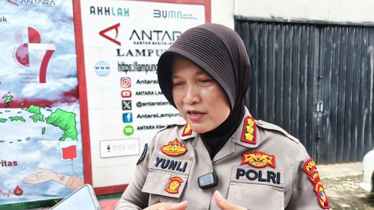 Polda Lampung kerahkan 1384 personel untuk mengamankan lokasi wisata dan pusat keramaian selama libur panjang Isra Mi'raj dan Tahun Baru Imlek 2025,  menjamin keamanan dan kenyamanan wisatawan.