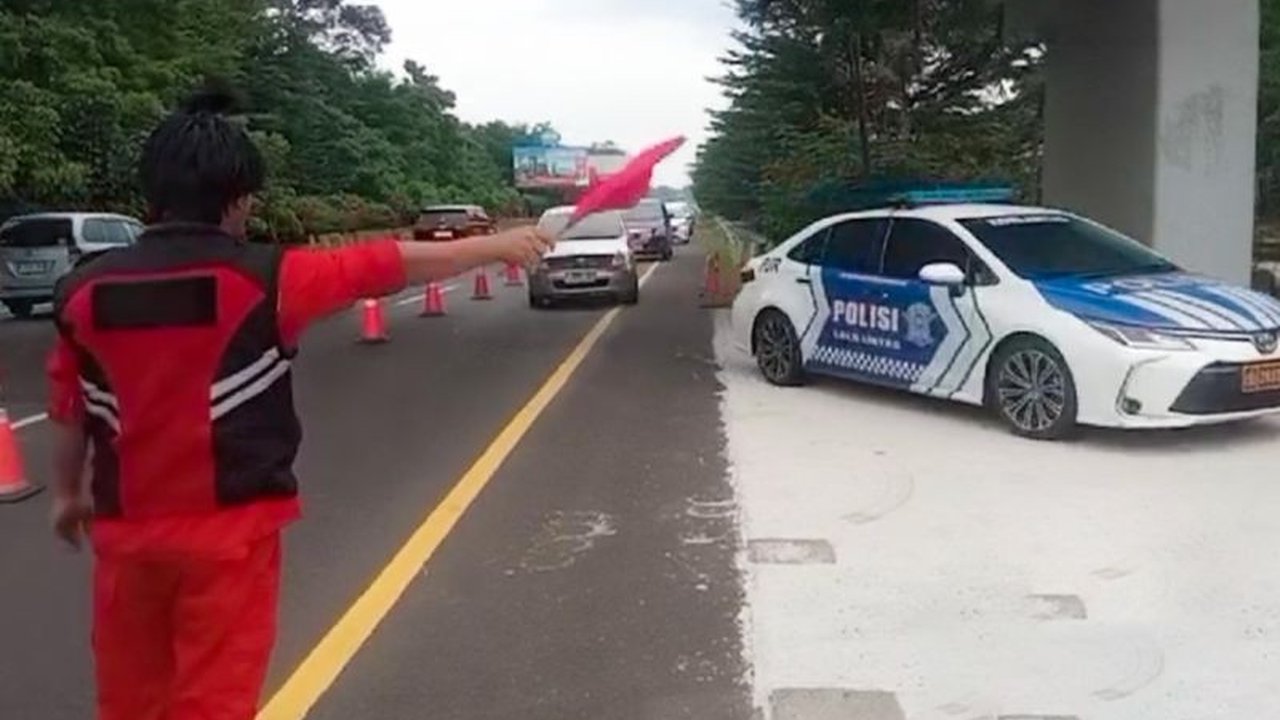 Kepolisian memberlakukan contraflow di Tol Jagorawi arah Jakarta pada Senin, 27 Januari 2025, untuk mengurai kepadatan arus balik dari Puncak, setelah libur panjang Isra Miraj dan Imlek 2025, yang peningkatannya mencapai 29,4% dari kondisi normal.