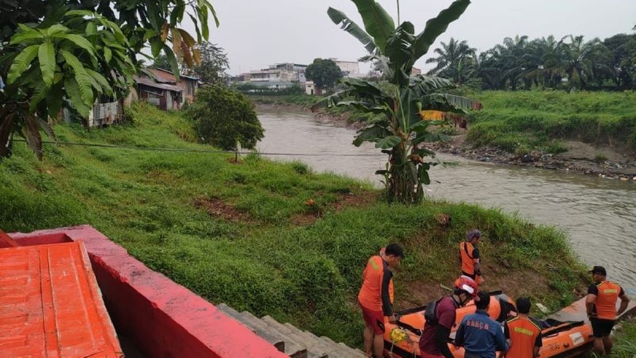 Basarnas Medan Evakuasi Jasad Bocah 11 Tahun Hanyut di Sungai Deli