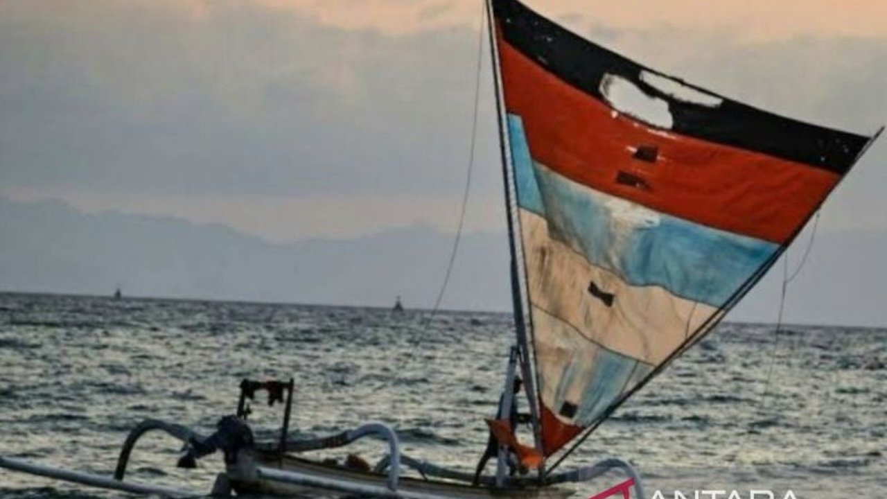 Serikat Nelayan Independen NTB menolak kebijakan pemerintah terkait pemasangan VMS di kapal nelayan kecil, menilai kebijakan tersebut memberatkan dan mengancam mata pencaharian mereka.