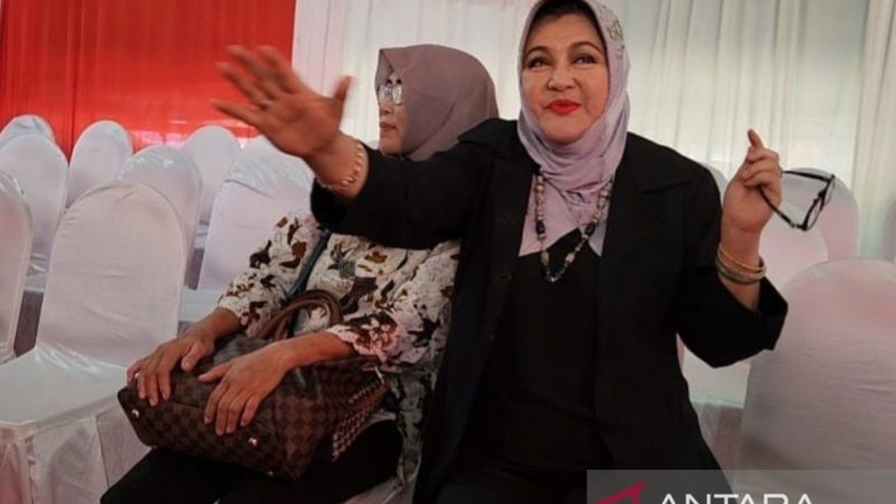 Penyanyi senior Emilia Contessa, ibunda Denada, meninggal dunia pada Senin, 27 Januari 2024 di Banyuwangi, Jawa Timur, pada usia 67 tahun, meninggalkan jejak karier di dunia tarik suara dan politik.
