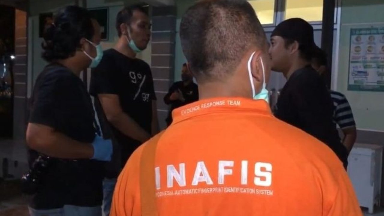 Tim forensik mengidentifikasi potongan tubuh korban mutilasi di Ponorogo sebagai Uswatun Khasanah (29), sales kosmetik yang dibunuh pacarnya di Kediri; proses identifikasi melibatkan Inafis Polres Ponorogo dan RSUD dr. Hardjono.