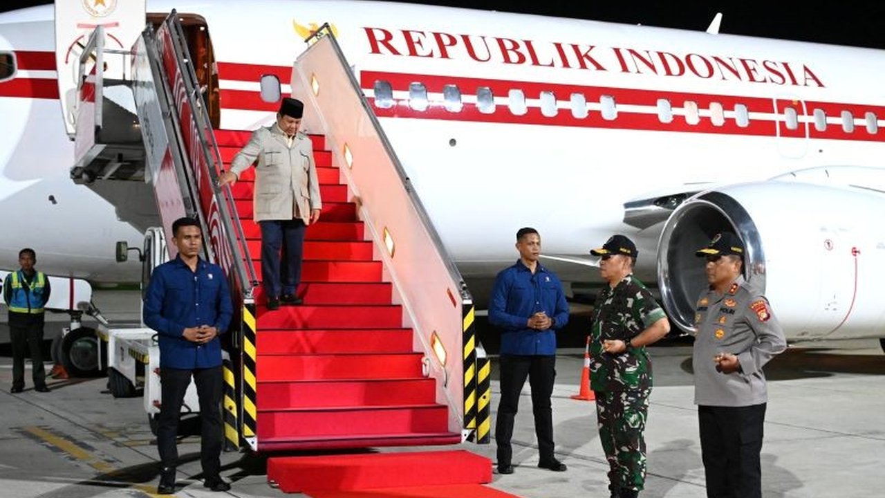 Presiden Prabowo Subianto telah kembali ke Indonesia setelah kunjungan kenegaraan ke India dan Malaysia, di mana ia memperkuat kerja sama bilateral di berbagai sektor dan menerima penghargaan dari Sultan Johor.