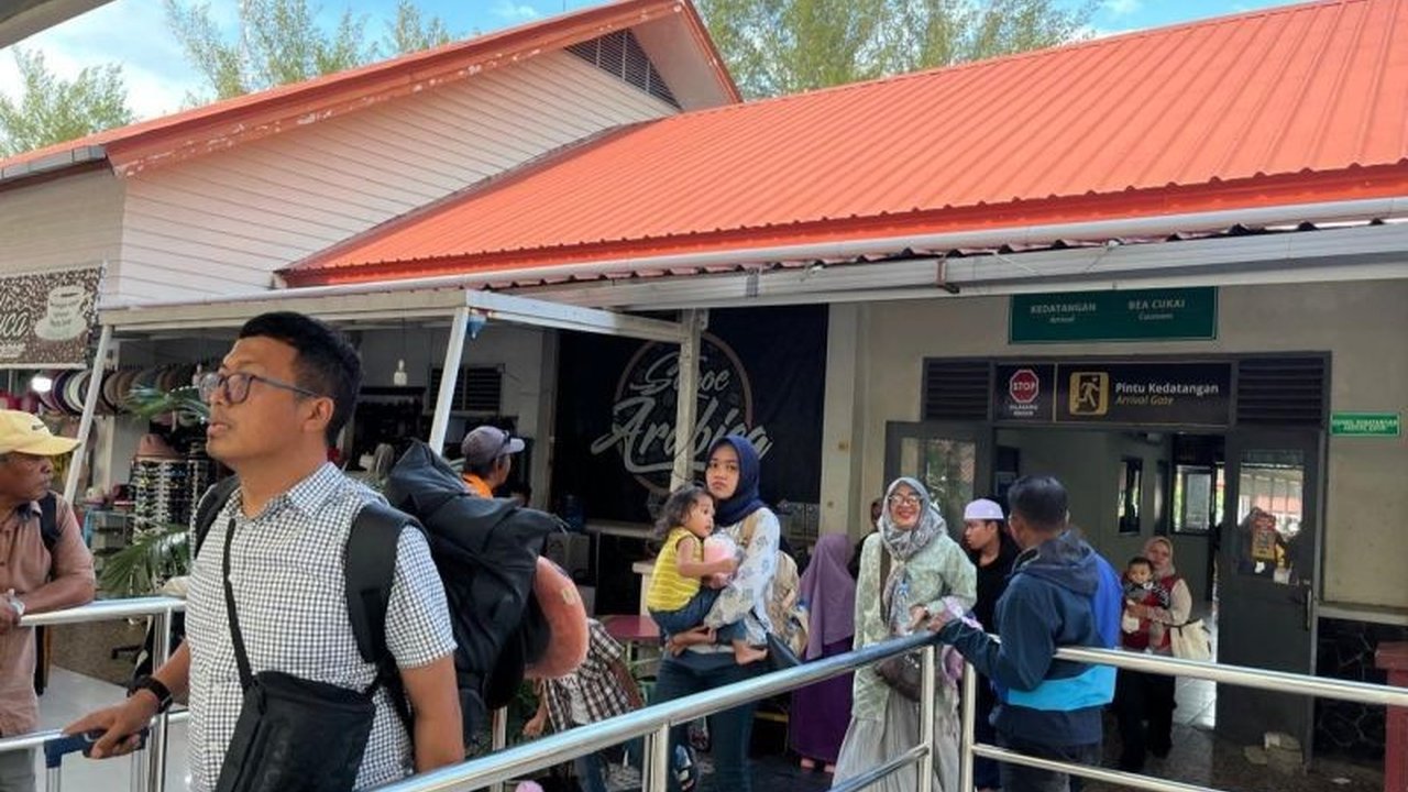 Libur panjang Isra Miraj dan Imlek 2025 menyebabkan lonjakan wisatawan ke Sabang hingga 62 persen, mencapai 2.806 penumpang per hari dari Pelabuhan Ulee Lheue, Banda Aceh.