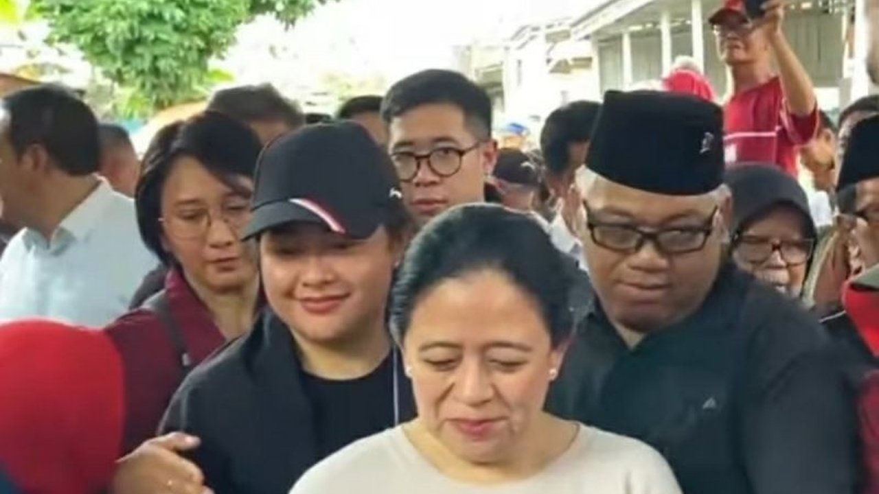 Ketua DPR RI Puan Maharani mengunjungi dan berziarah ke makam leluhurnya di Muara Enim, Sumatera Selatan, pada Senin, memanfaatkan libur Isra Mi'raj, disambut hangat oleh pejabat setempat dan masyarakat.