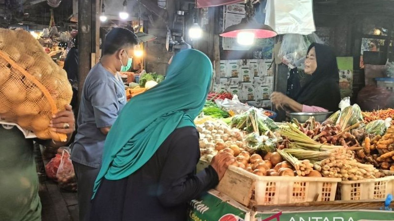Pemerintah Kota Samarinda menyiapkan 20 titik pasar murah di seluruh kecamatan untuk mengendalikan inflasi dan menjamin ketersediaan bahan pokok dengan harga terjangkau menjelang Ramadhan dan Idul Fitri.