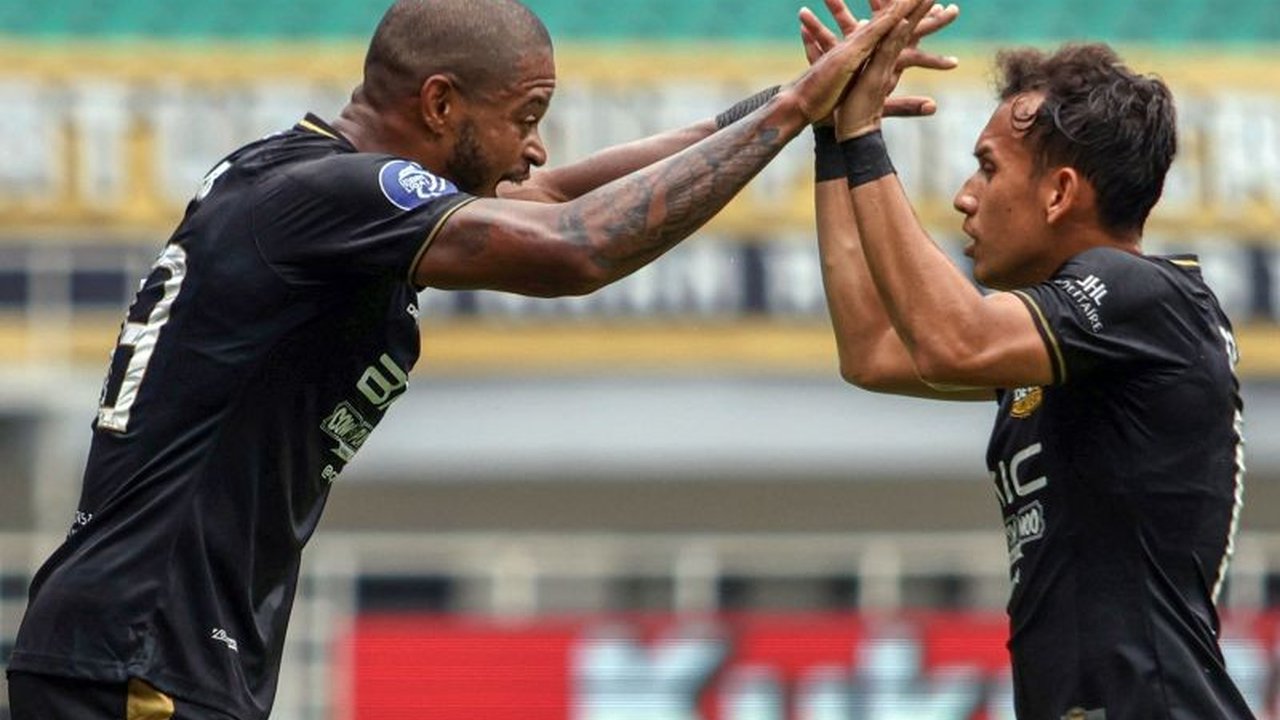 Hat-trick Alex Martins Antar Dewa United Taklukkan PSM Makassar