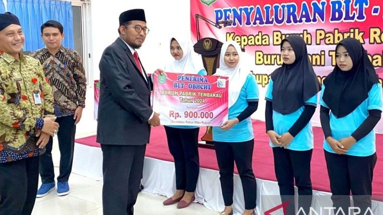 Pemkab Sumenep mengusulkan 5.000 buruh tani dan pabrik rokok di Sumenep sebagai penerima BLT DBHCHT 2025, meningkat dari 3.150 penerima pada 2024, berkat sisa anggaran tahun lalu.