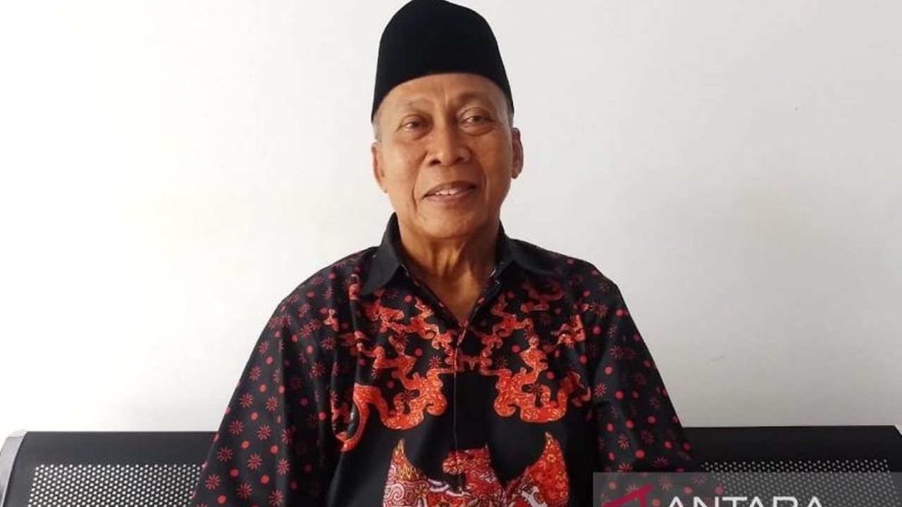 Dugaan pungutan liar di SMK 2 Palu mendapat sorotan dari Guru Besar Untad, yang mengancam sanksi tegas bagi kepala sekolah jika terbukti bersalah, sementara Wakil Ketua MPR RI membentuk tim advokasi untuk membantu siswi yang dikeluarkan dari sekolah.