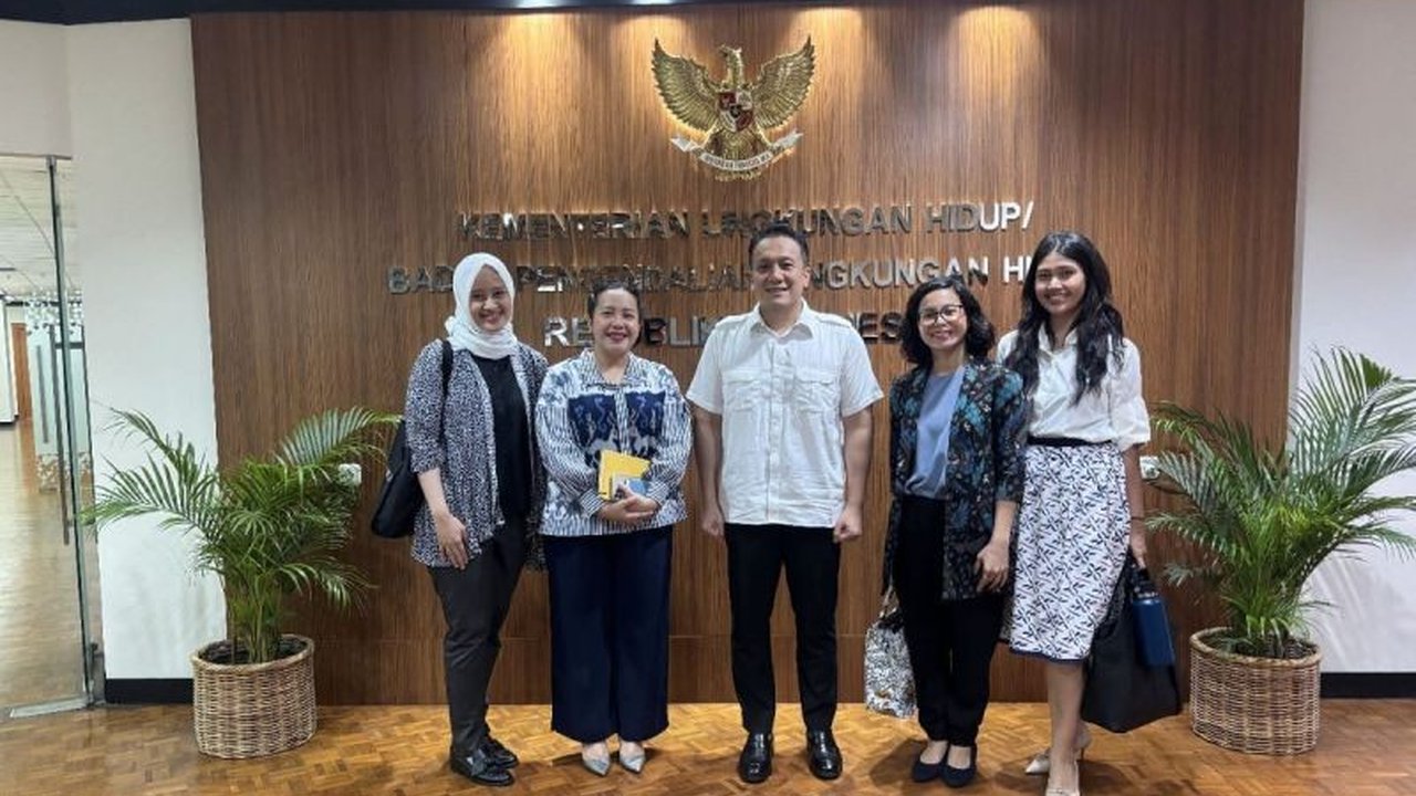 Organisasi nirlaba Bicara Udara mendesak pemerintah untuk tegas menegakkan hukum guna mengatasi polusi udara di Jabodetabek, didukung oleh komitmen Kementerian Lingkungan Hidup dan Kehutanan (KLHK) yang tengah gencar melakukan pengawasan dan pendampingan.