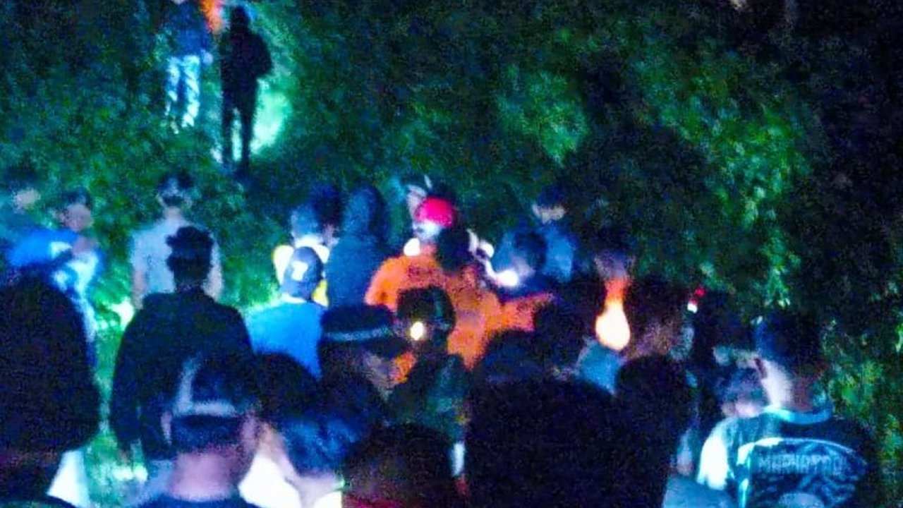 Seorang wanita paruh baya, Anyus (48), dilaporkan hilang di kebun cengkeh Pulau Laut, Natuna, Kepulauan Riau pada Senin (27/1) sore; Basarnas Natuna dan tim gabungan melakukan pencarian.