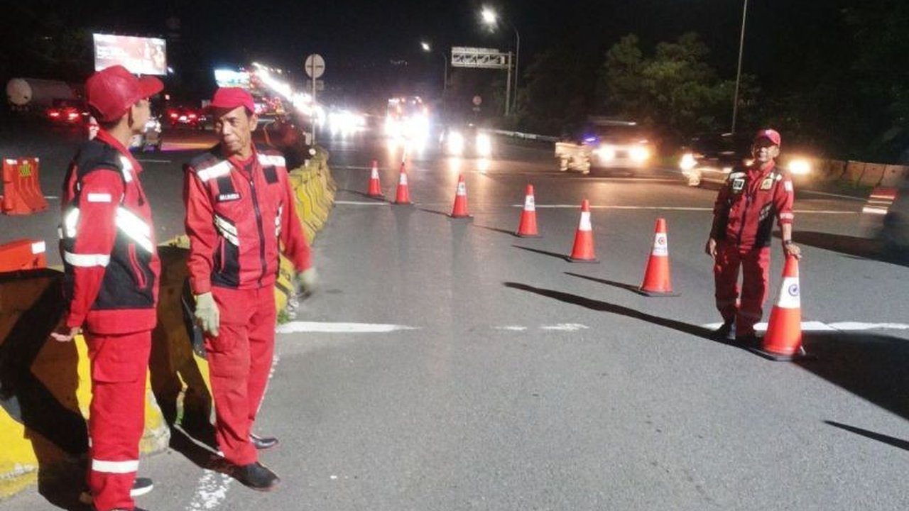 Kepolisian menutup contraflow di Tol Jagorawi arah Jakarta pada Senin malam setelah arus lalu lintas kembali normal, menyusul peningkatan volume kendaraan selama libur panjang Isra Mikraj dan Imlek 2025.