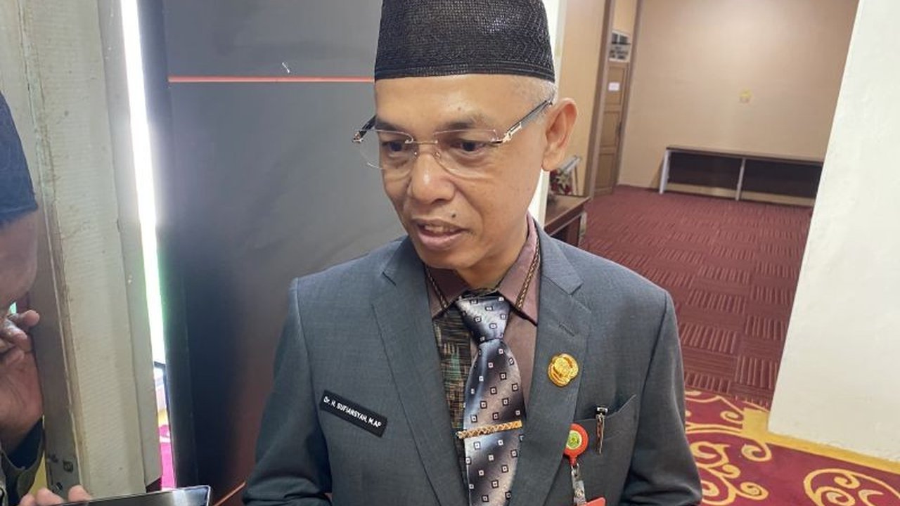 Bupati Tapin terpilih, H. Yamani, menerapkan kebijakan efisiensi anggaran sejak awal kepemimpinan untuk memastikan setiap rupiah berdampak langsung pada kesejahteraan masyarakat Kabupaten Tapin.