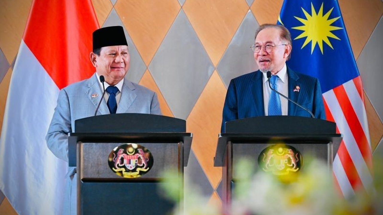 Perdana Menteri Malaysia Anwar Ibrahim mengumumkan penguatan kerja sama energi antara Malaysia dan Indonesia melalui kolaborasi strategis Petronas dan Pertamina, serta peningkatan kerja sama di berbagai sektor lainnya.