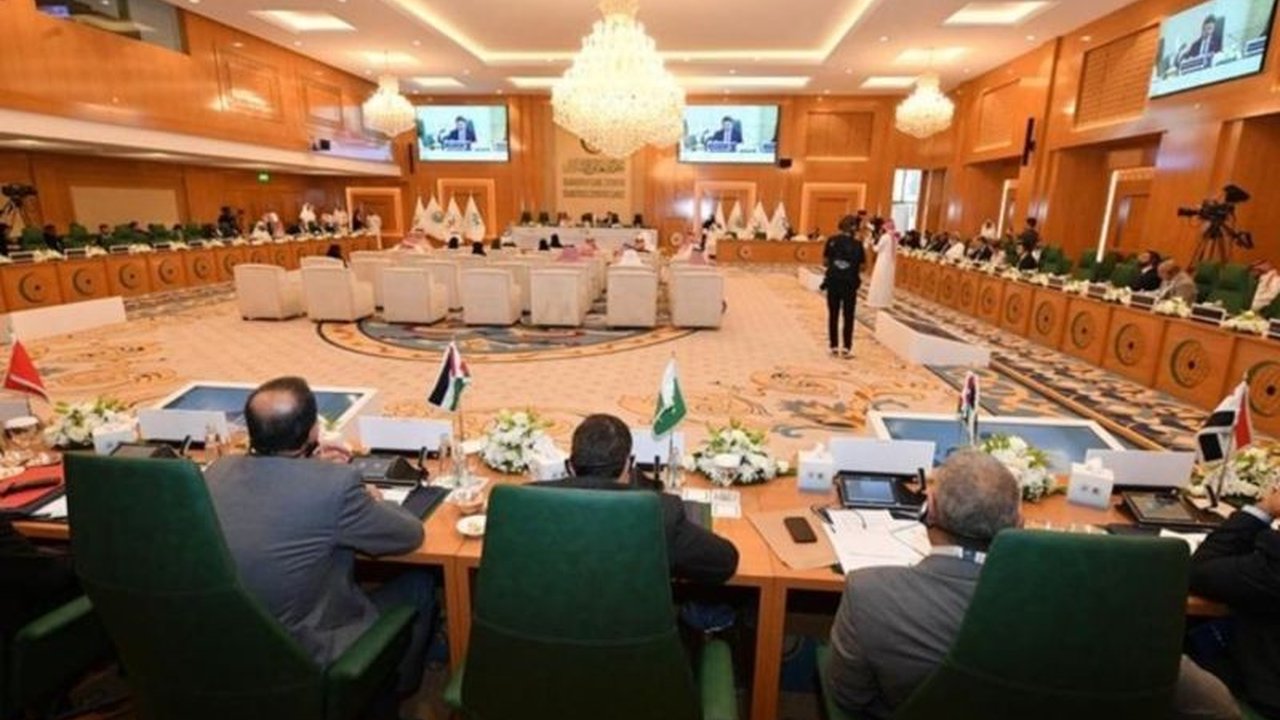 Organisasi Kerja Sama Islam (OKI) menolak keras rencana relokasi warga Palestina dari Jalur Gaza yang diajukan oleh Presiden AS Donald Trump, menyebutnya sebagai pelanggaran hukum internasional.