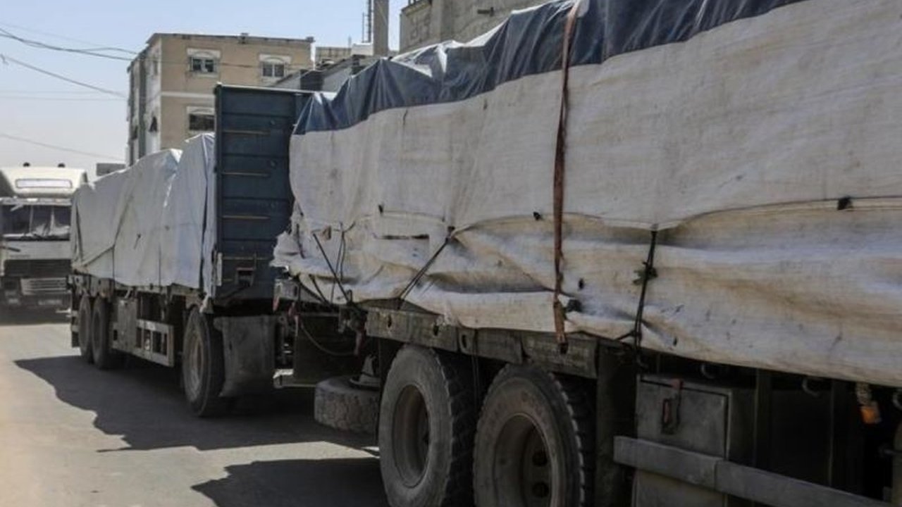 Bantuan kemanusiaan Qatar sebanyak 2.600 ton telah masuk Gaza, bersamaan dengan kepulangan ribuan warga Palestina ke utara Gaza setelah gencatan senjata dan kesepakatan pertukaran tawanan antara Hamas dan Israel yang dimediasi Qatar.