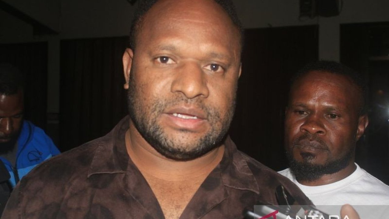 Senator DPD RI Nelson Wenda meminta mahasiswa Papua Pegunungan yang kuliah di luar daerah untuk fokus belajar dan menjaga nama baik Papua, menyusul sejumlah kasus mahasiswa Papua yang berbuat tidak terpuji.