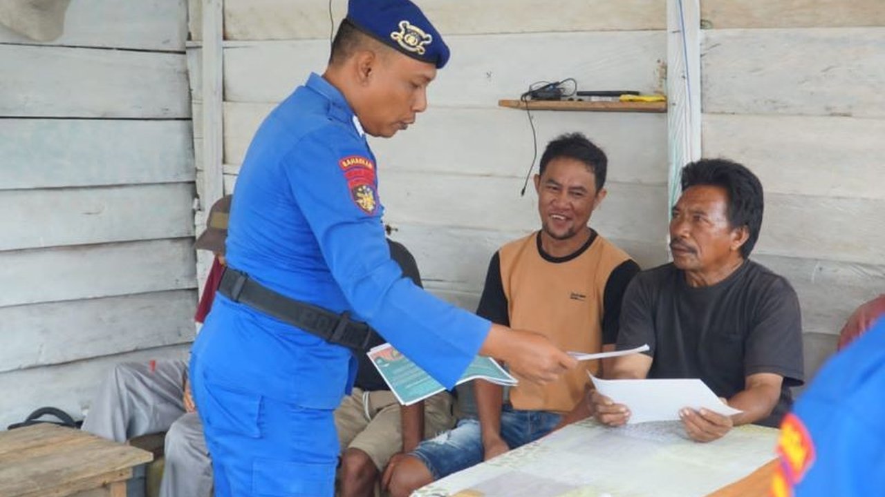 Polda Maluku Utara mengimbau nelayan untuk menghindari praktik penangkapan ikan yang merusak lingkungan dan mengancam kelestarian biota laut, melalui sosialisasi di Halmahera Selatan.