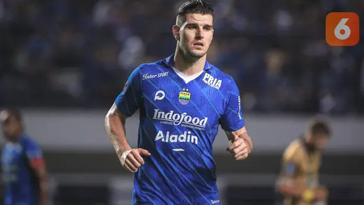 Pemain Persib Bandung, Nick Kuipers pada laga lanjutan pekan ke-3 BRI Liga 1 2023/2024 antara Persib Bandung melawan Dewa United FC di Stadion Gelora Bandung Lautan Api (GBLA), Bandung, Ju