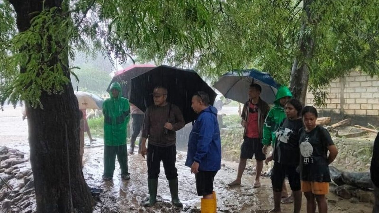 Penjabat Wali Kota Kupang Tinjau Rumah Warga Terdampak Banjir