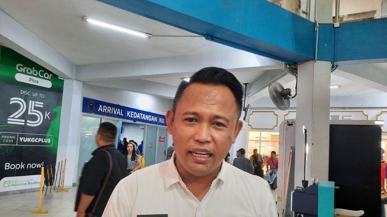 Pekerja Migran Indonesia (PMI) asal Tanjungpinang, Agung Haryadi, yang mengaku disekap di Kamboja karena kasus penipuan pekerjaan online, telah dijemput pihak kepolisian setempat, namun ia enggan pulang ke Indonesia.