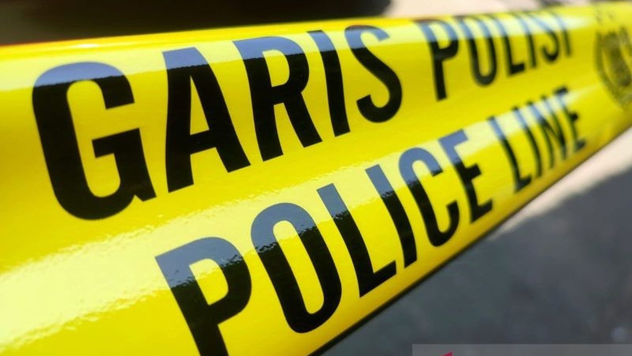 Polisi di Jakarta Utara memburu orang tua yang tega membuang mayat bayi perempuan di Koja; penyelidikan melibatkan otopsi dan rekaman CCTV.