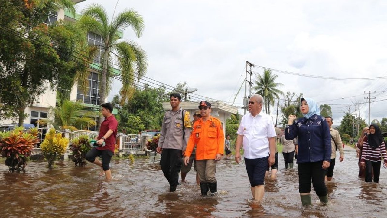 BPBD Kalbar mengimbau masyarakat waspada potensi banjir di Pontianak dan sekitarnya hingga 30 Januari 2025 akibat curah hujan tinggi dan pasang air laut, serta mengingatkan potensi longsor di daerah rawan.