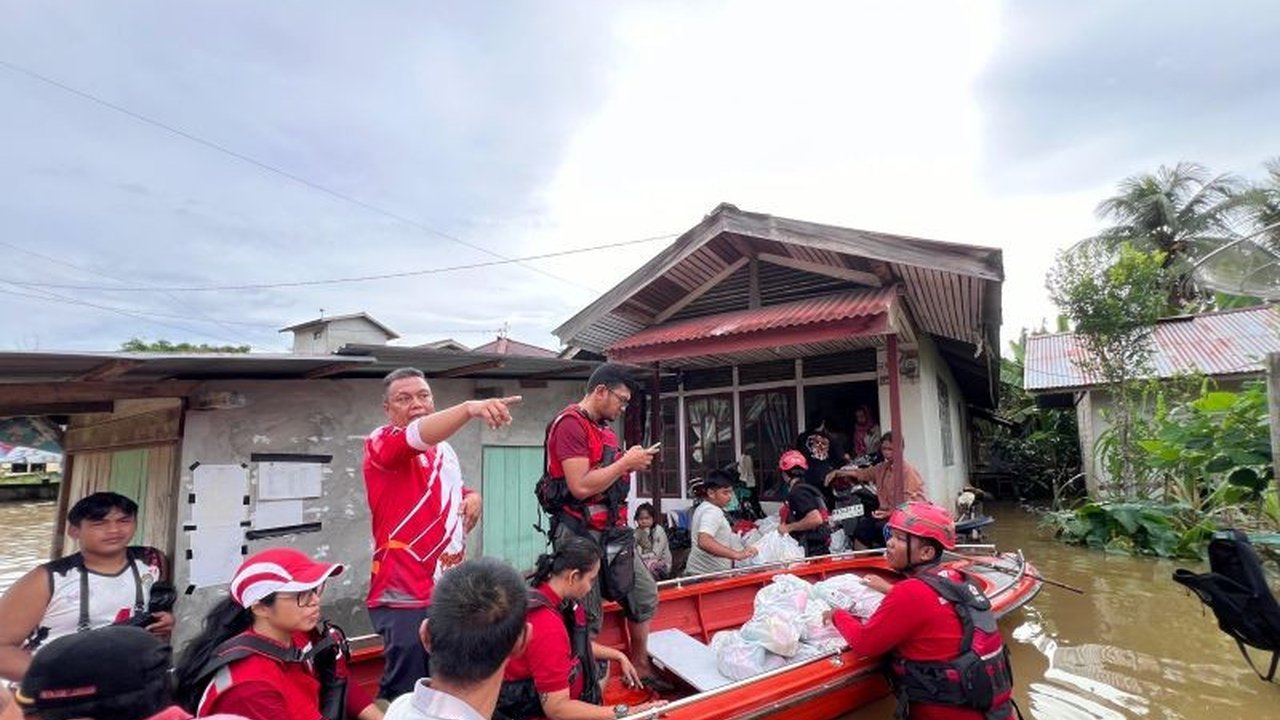PMI Kabupaten Landak menyalurkan 1.889 paket sembako dan 350 paket perlengkapan bayi untuk korban banjir di beberapa kecamatan, berkat kolaborasi dengan berbagai pihak.